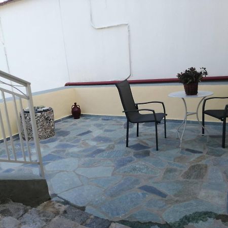 Apartmán Sunny Cozy House With Grand Courtyard Leonídion Exteriér fotografie
